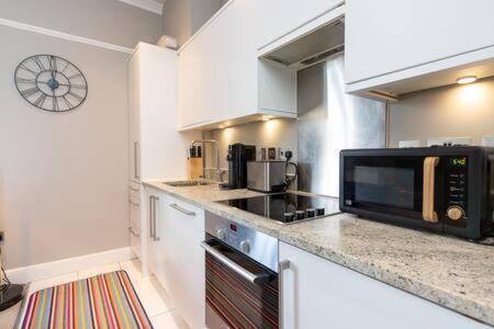 Central, Stunning 2 Bed Apartment With Parking! Кембридж Екстер'єр фото