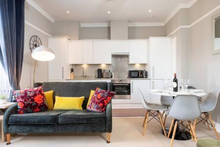 Central, Stunning 2 Bed Apartment With Parking! Кембридж Екстер'єр фото