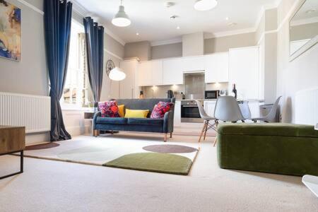 Central, Stunning 2 Bed Apartment With Parking! Кембридж Екстер'єр фото